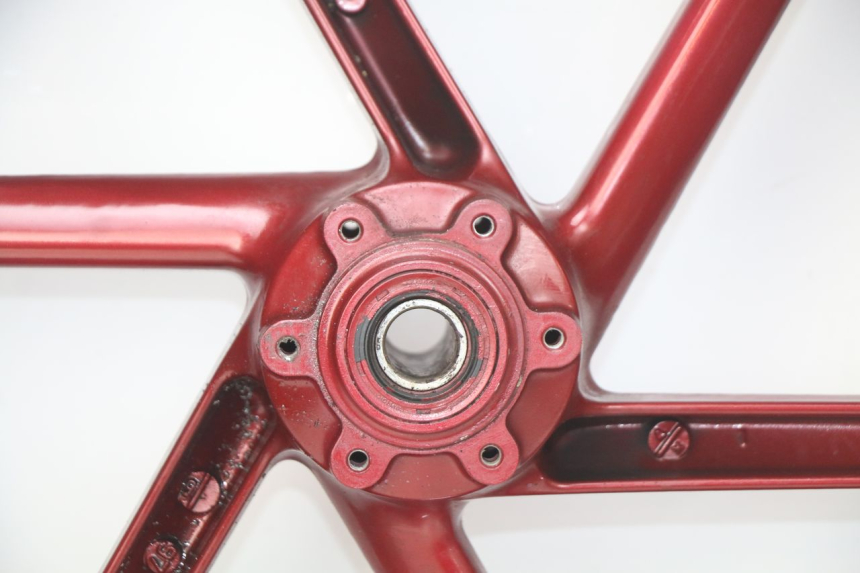 photo de FRONT WHEEL RIM HONDA CBR RR FIREBLADE 900 (1992 - 1994) - High-resolution close-up