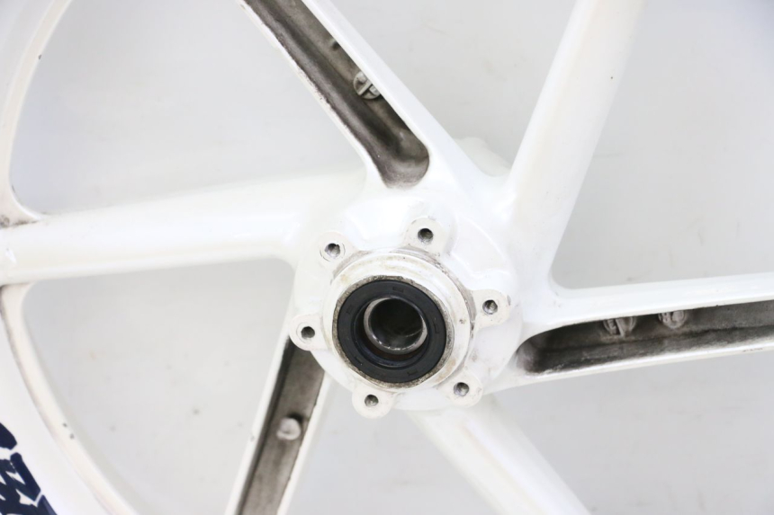 photo de FRONT WHEEL RIM HONDA CBR RR FIREBLADE 900 (1992 - 1994) - Additional view of the item