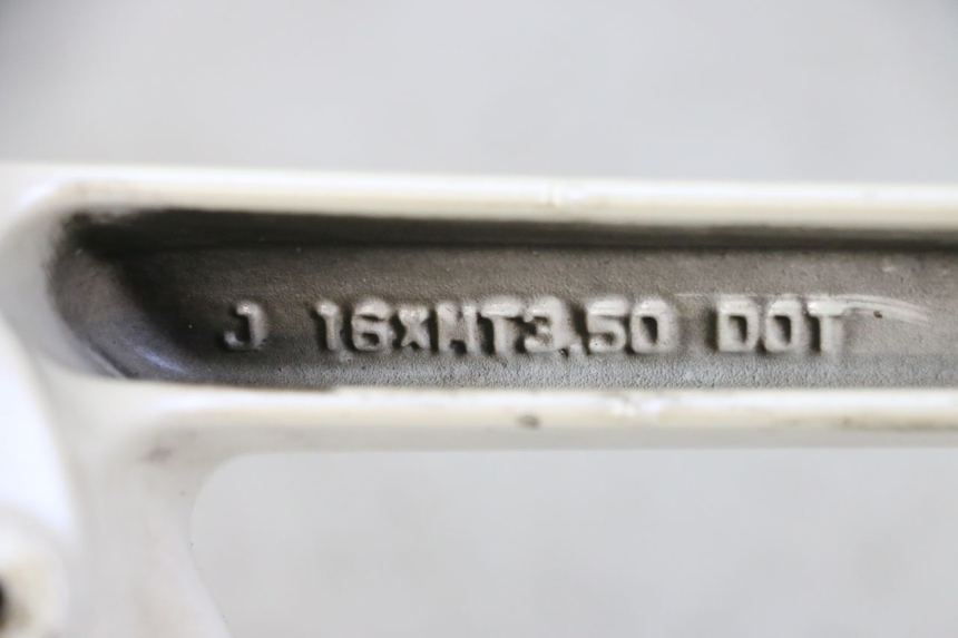 photo de FRONT WHEEL RIM HONDA CBR RR FIREBLADE 900 (1992 - 1994) - Technical close-up