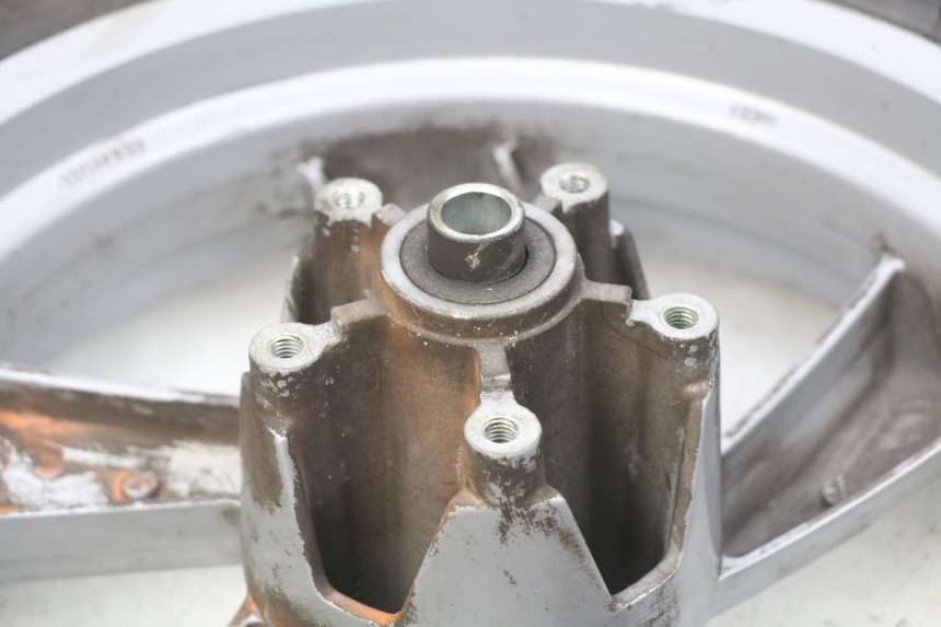 photo de FRONT WHEEL PEUGEOT CITYSTAR 50 (2013 - 2017) - Fixing points details