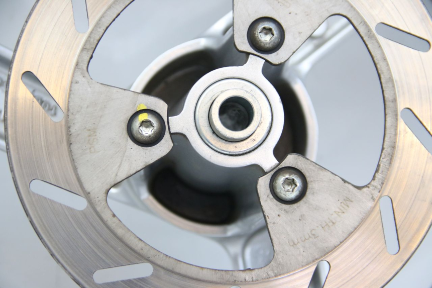 photo de FRONT WHEEL RIM PEUGEOT E-VIVACITY 1 (2012 - 2018) - Distinctive features