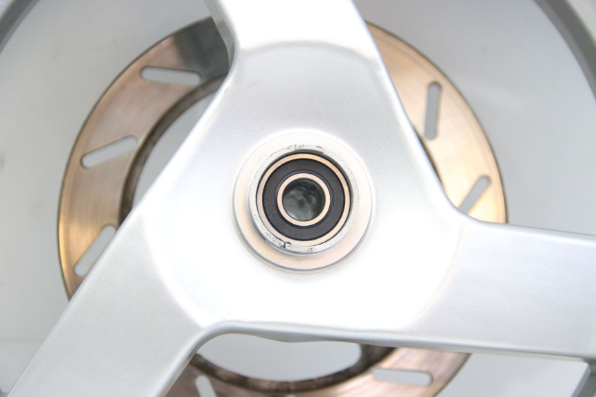 photo de FRONT WHEEL RIM PEUGEOT E-VIVACITY 1 (2012 - 2018) - Fixing points details