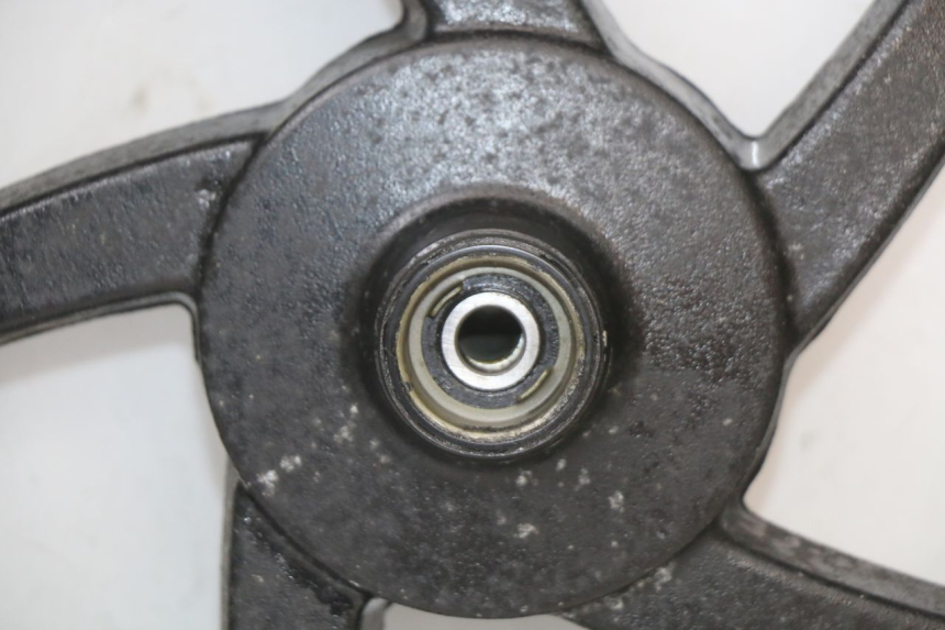 photo de FRONT WHEEL RIM SYM FIDDLE 2 50 (2008 - 2013) - Alternative perspective