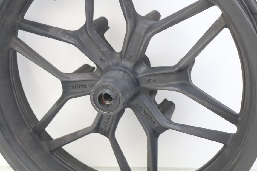 photo de FRONT WHEEL RIM HONDA FORZA 125 (2015 - 2016) - Fixing points details