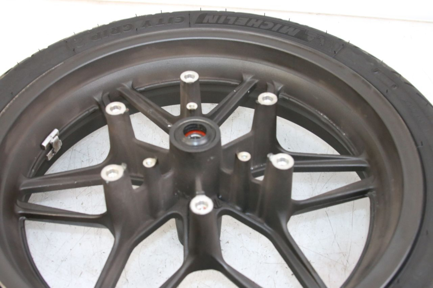 photo de FRONT WHEEL RIM HONDA FORZA 125 (2015 - 2016) - Technical close-up