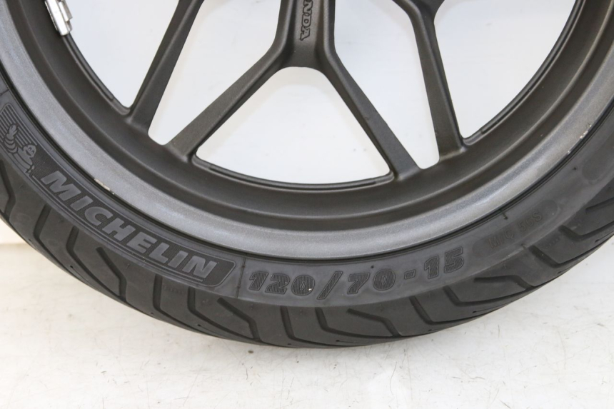 photo de FRONT WHEEL RIM HONDA FORZA 125 (2015 - 2016) - Fixing points details