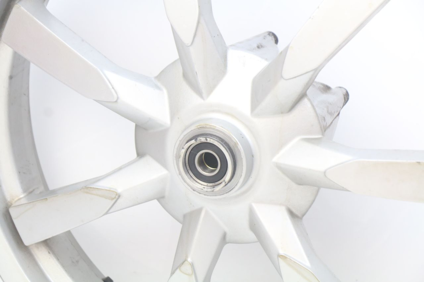 photo de FRONT WHEEL RIM PEUGEOT GEOPOLIS 400 (2007 - 2013) - Distinctive features