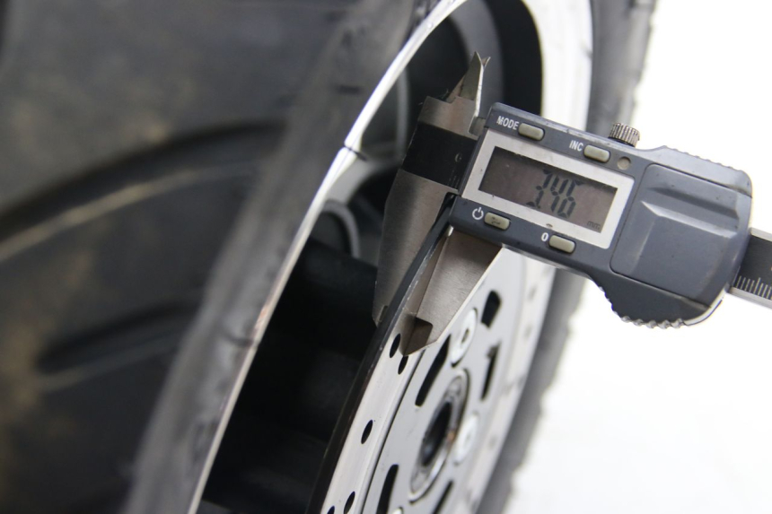 photo de FRONT WHEEL RIM JM MOTORS GT LINE 4T 50 (2021 - 2023) - Alternative perspective