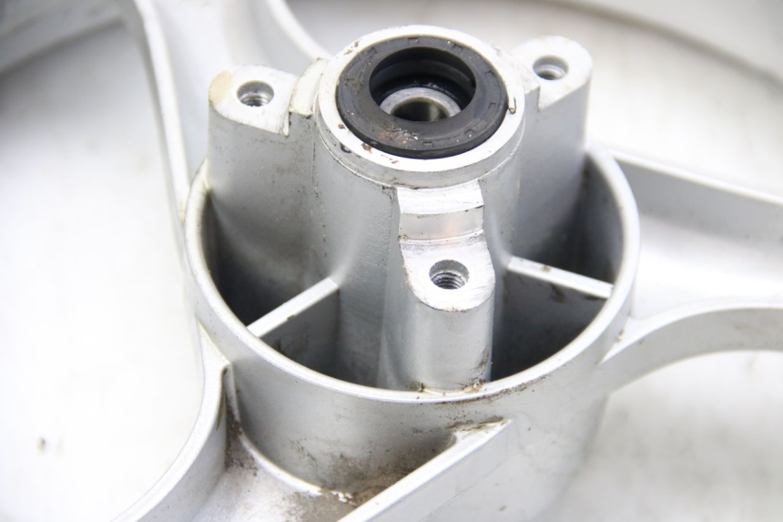 photo de FRONT WHEEL RIM REVATTO IMPERATOR 125 (2007 - 2015) - Focus on structure