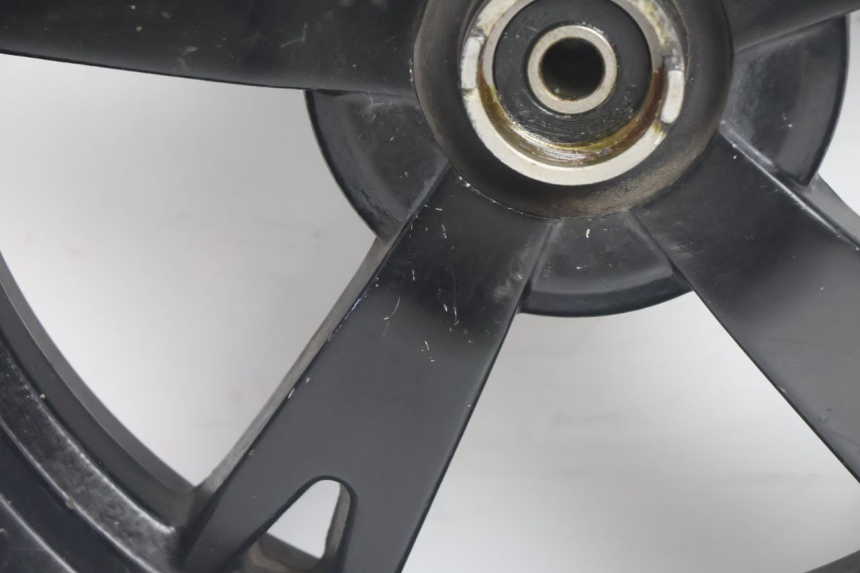 photo de FRONT WHEEL RIM PEUGEOT KISBEE 2T 50 (2010 - 2017) - Technical close-up
