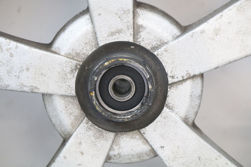 photo de FRONT WHEEL RIM PEUGEOT KISBEE 4T 50 (2018 - 2022) - Alternative perspective