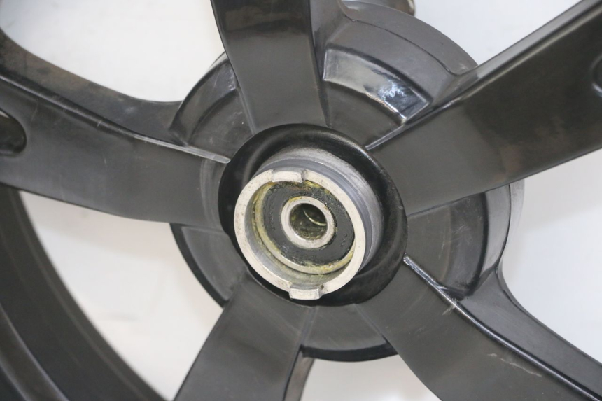 photo de FRONT WHEEL RIM PEUGEOT KISBEE 4T 50 (2018 - 2022) - Surface and material condition