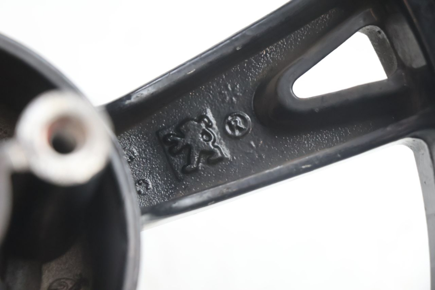 photo de FRONT WHEEL RIM PEUGEOT KISBEE 4T 50 (2018 - 2022) - Detailed visual inspection