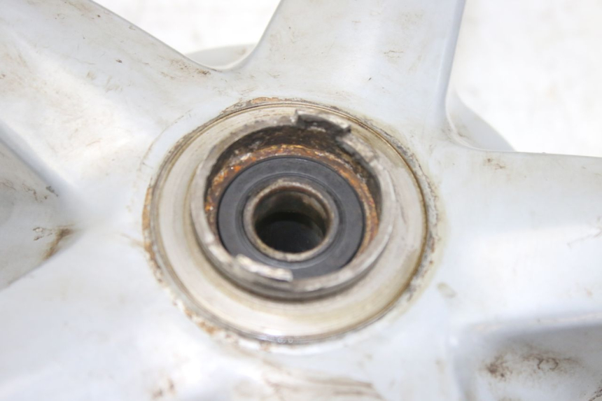 photo de FRONT WHEEL PIAGGIO LIBERTY 4T 50 (2004 - 2008) - Surface and material condition