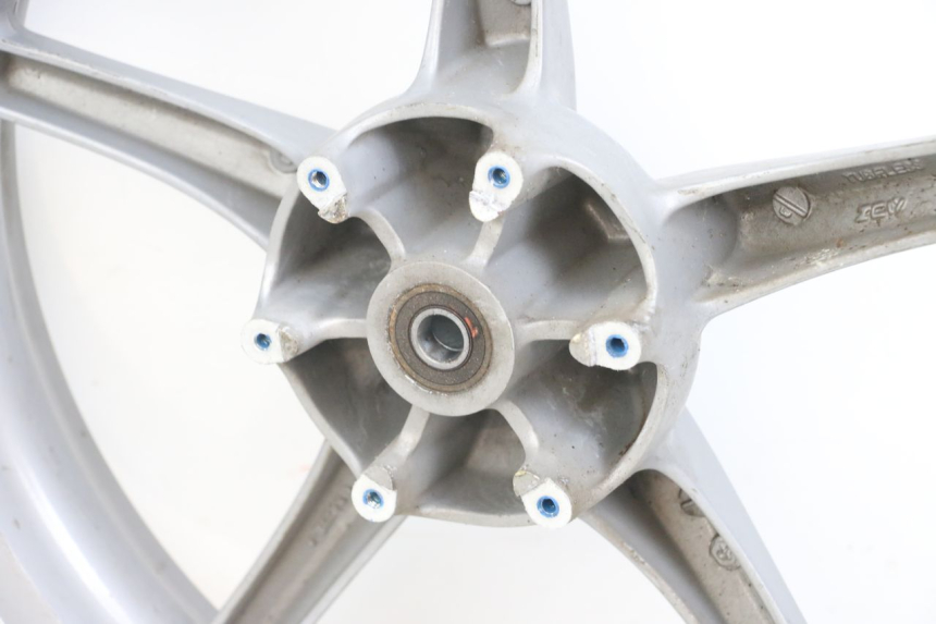 photo de FRONT WHEEL PIAGGIO LIBERTY 4T 50 (2004 - 2008) - Distinctive features