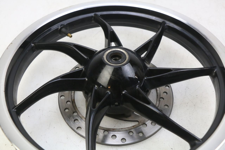 photo de FRONT WHEEL RIM PIAGGIO LIBERTY IGET 4T 50 (2015 - 2020) - Alternative perspective