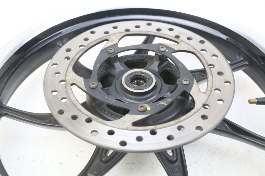 photo de FRONT WHEEL RIM PIAGGIO LIBERTY IGET 4T 50 (2015 - 2020) - Fixing points details