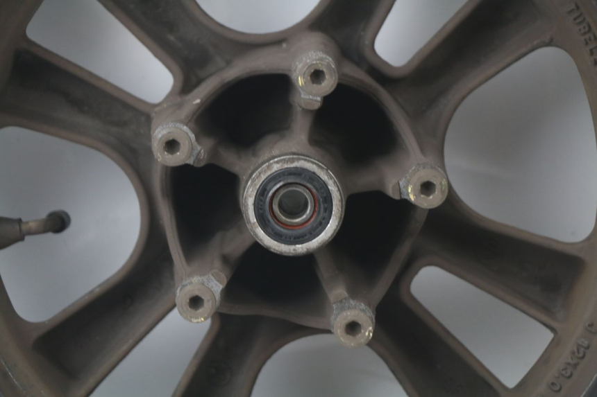 photo de FRONT WHEEL KYMCO LIKE 125 (2009 - 2016) - Fixing points details