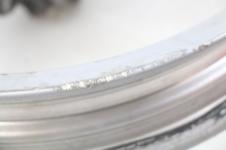 photo de FRONT WHEEL RIM PEUGEOT LUDIX 2 PRO 4T 50 (2008 - 2013) - Zoom on usage condition