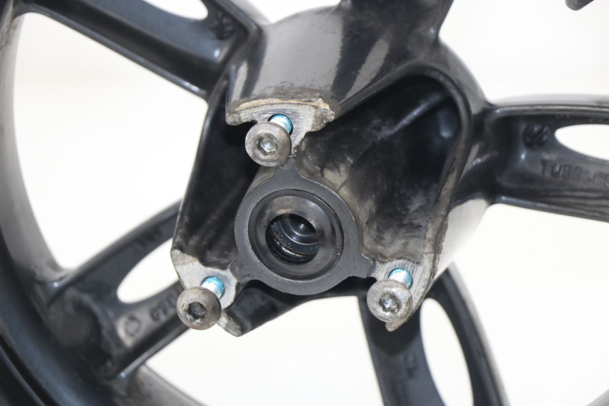 photo de FRONT WHEEL RIM MBK OVETTO 2T 50 (2007 - 2017) - Distinctive features