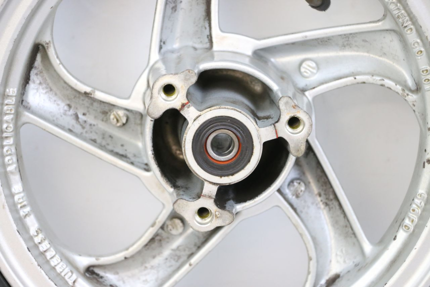 photo de FRONT RIM SYM MIO 50 (2011 - 2017) - Technical close-up