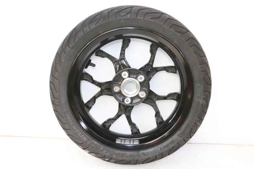 photo de FRONT RIM PIAGGIO MP3 HPE 310 (2024 - 2025) - Distinctive features