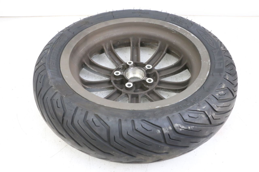 photo de FRONT WHEEL RIM PIAGGIO MP3 LT 400 (2007 - 2012) - Zoom on usage condition