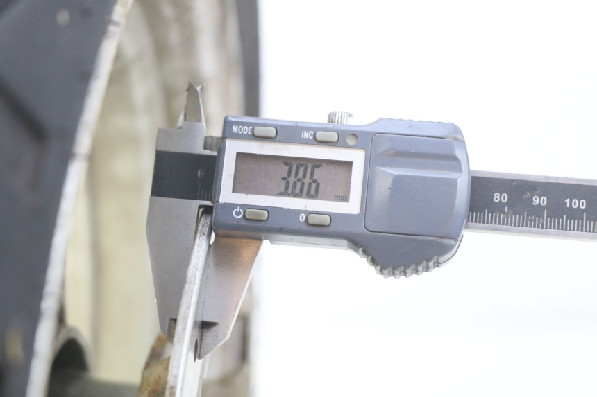 photo de FRONT WHEEL RIM SELECT UP OCTALIS 125 (2007 - 2012) - Zoom on usage condition