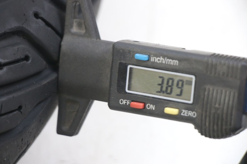 photo de FRONT WHEEL RIM HONDA PCX (JF28) 125 (2009 - 2011) - Zoom on usage condition