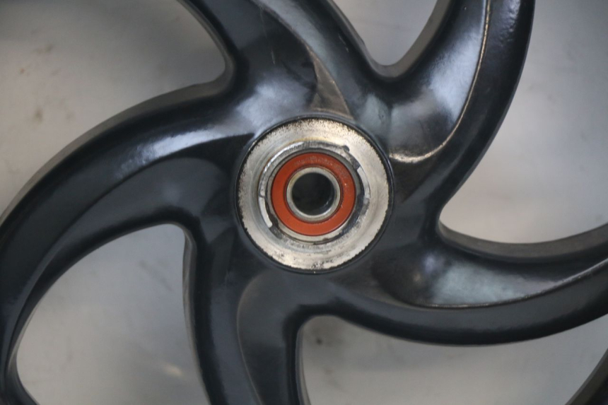 photo de FRONT WHEEL RIM PIAGGIO NEW TYPHOON 50 (2010 - 2017) - Technical close-up