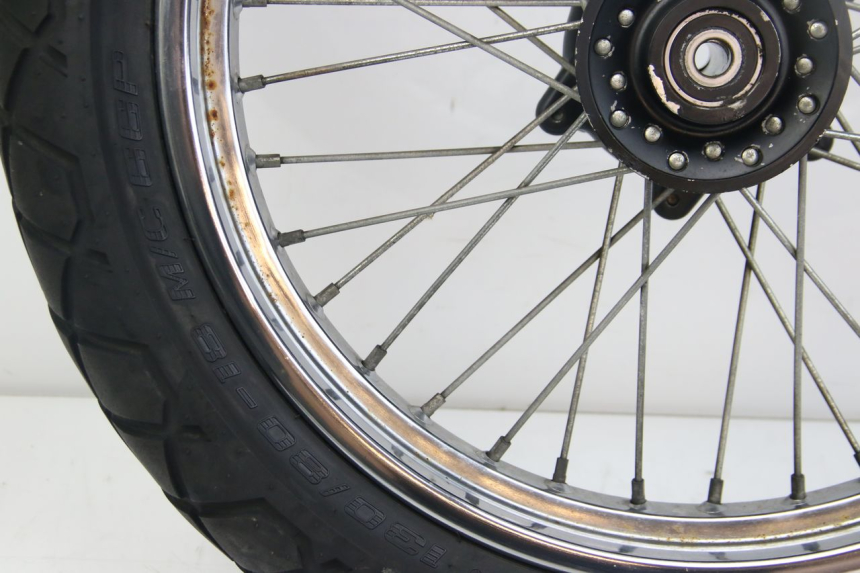 photo de FRONT WHEEL RIM HYOSUNG RT KARION 125 (2003 - 2007) - Fixing points details
