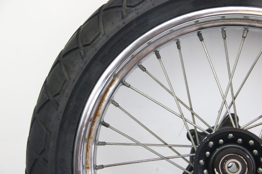 photo de FRONT WHEEL RIM HYOSUNG RT KARION 125 (2003 - 2007) - Markings and original references