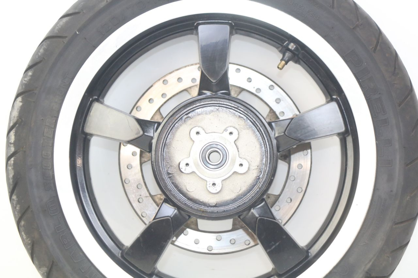 photo de FRONT WHEEL PEUGEOT SATELIS 125 (2010 - 2012) - Detailed visual inspection