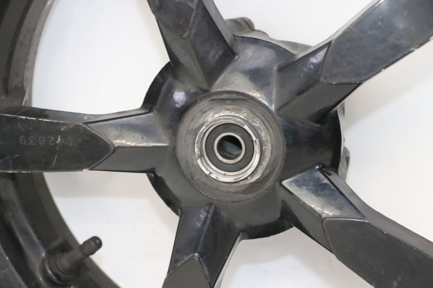 photo de FRONT RIM PEUGEOT SATELIS 125 (2013 - 2018) - Fixing points details