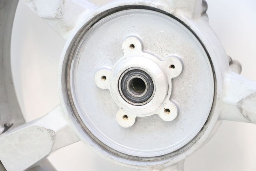 photo de FRONT WHEEL PEUGEOT SATELIS 125 (2006 - 2009) - High-resolution close-up