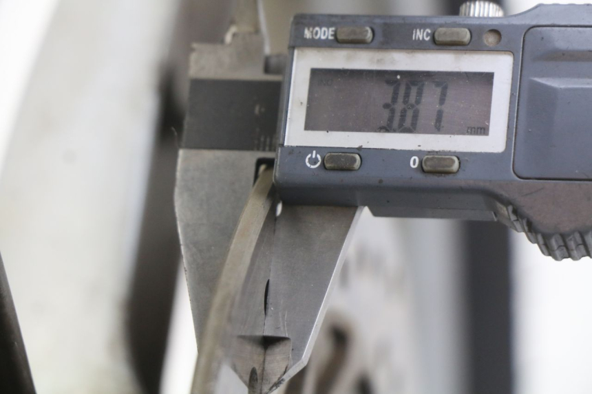 photo de FRONT WHEEL APRILIA SCARABEO 100 (2003 - 2012) - Component detail