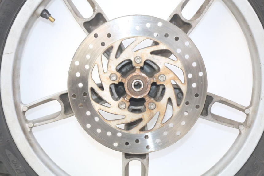 photo de FRONT WHEEL APRILIA SCARABEO 100 (2003 - 2012) - High-resolution close-up