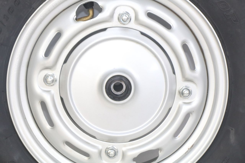 photo de FRONT WHEEL HONDA SCV LEAD 100 (2003 - 2007) - High-resolution close-up