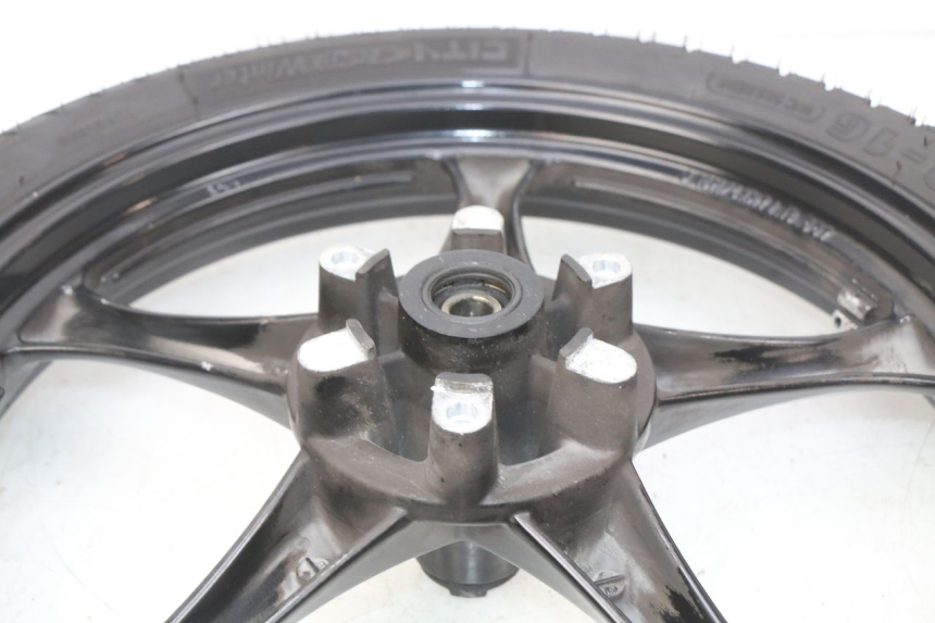 photo de FRONT WHEEL SUZUKI SIXTEEN 125 (2008 - 2010) - Zoom on usage condition