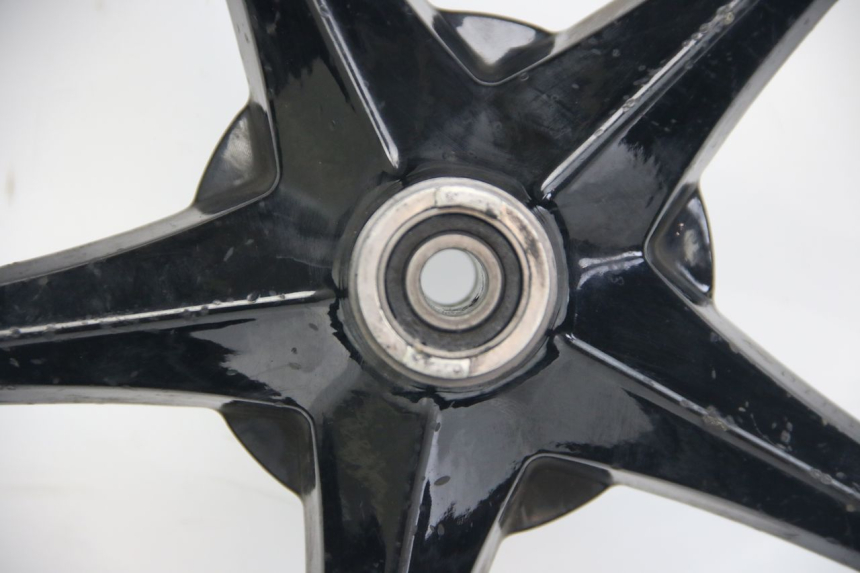 photo de FRONT WHEEL SUZUKI SIXTEEN 125 (2008 - 2010) - Alternative perspective