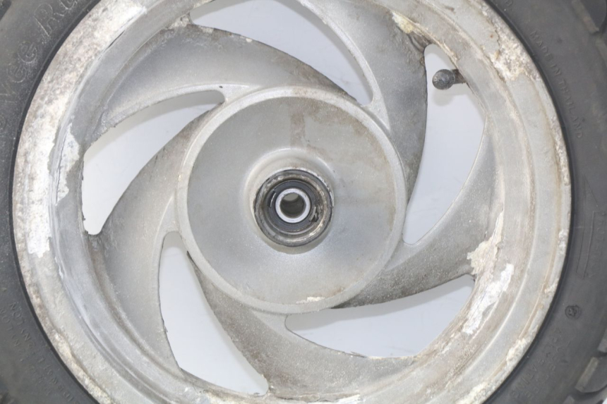 photo de FRONT RIM HONDA SJ BALI 50 (1996 - 1999) - Surface and material condition