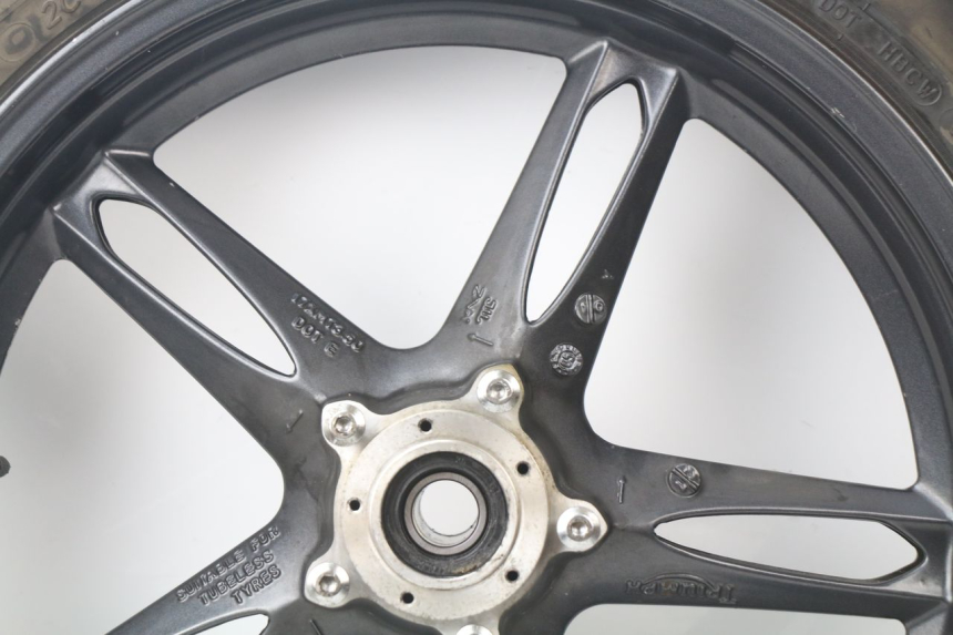 photo de FRONT RIM TRIUMPH SPEED TRIPLE 1050 (2005 - 2007) - Detailed visual inspection
