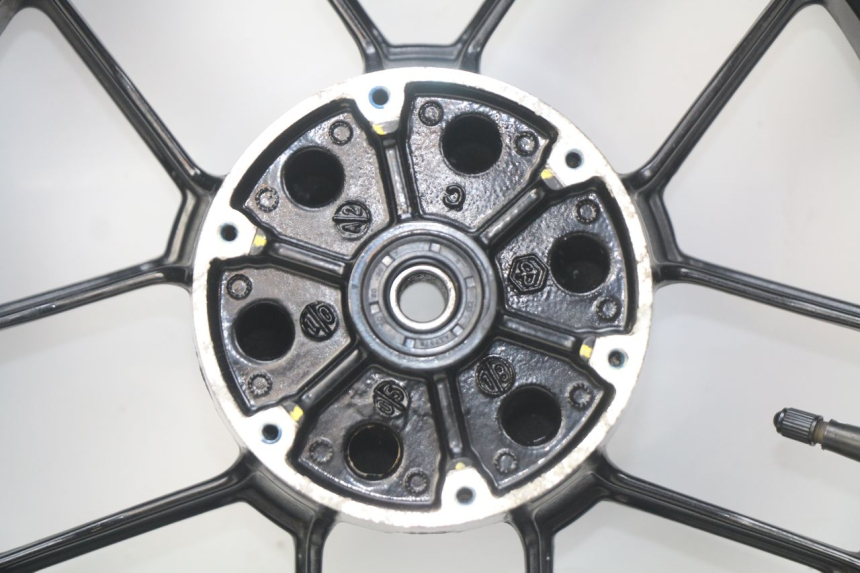 photo de FRONT WHEEL RIM APRILIA SR 2T 50 (2018 - 2022) - Markings and original references