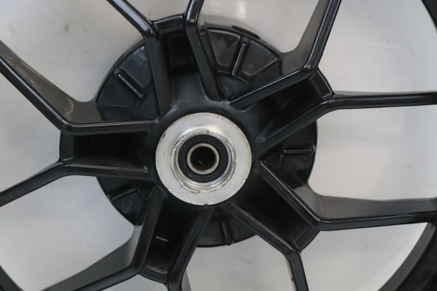 photo de FRONT WHEEL RIM APRILIA SR 2T 50 (2018 - 2022) - Alternative perspective