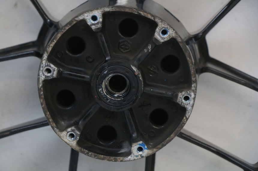 photo de FRONT WHEEL RIM APRILIA SR 2T 50 (2018 - 2022) - Surface and material condition