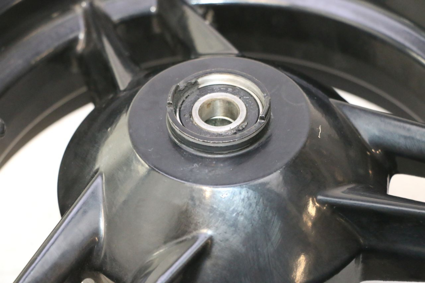 photo de FRONT RIM PEUGEOT STREETZONE NAKED 2T 50 (2014 - 2018) - Focus on structure