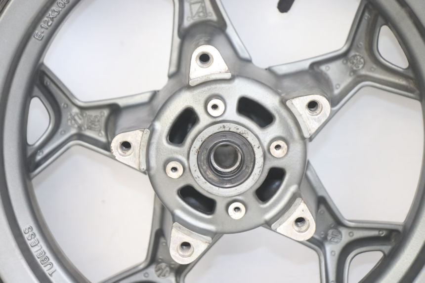 photo de FRONT WHEEL RIM APRILIA SXR 50 (2021 - 2023) - Additional view of the item