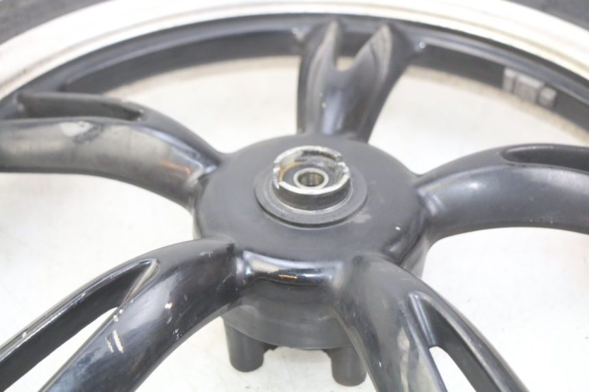 photo de FRONT WHEEL RIM PEUGEOT TWEET 4T 50 (2010 - 2014) - Zoom on usage condition