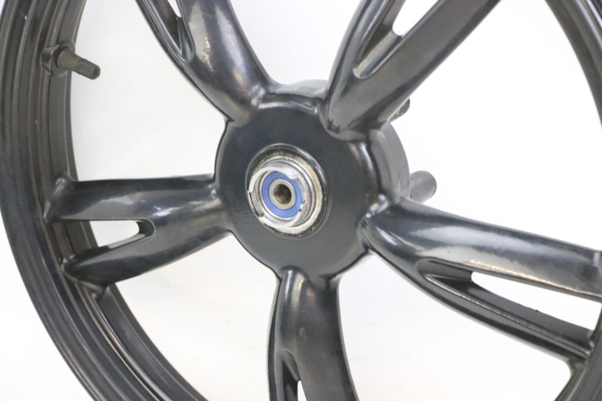 photo de FRONT WHEEL RIM PEUGEOT TWEET 4T 50 (2018 - 2022) - Zoom on usage condition