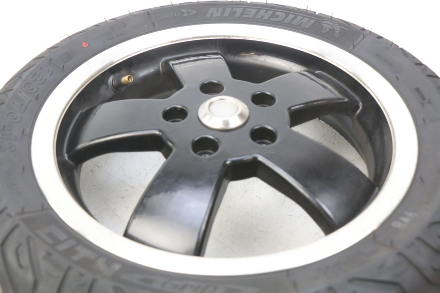 photo de FRONT WHEEL RIM PIAGGIO VESPA GTS IGET ABS 125 (2017 - 2023) - Fixing points details